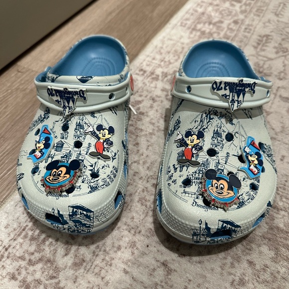 Crocs - Picture 2 of 9